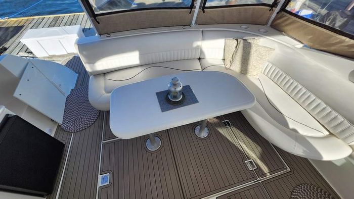 2001 Cruisers Yachts 3572 Express MC Photo 10 of 23