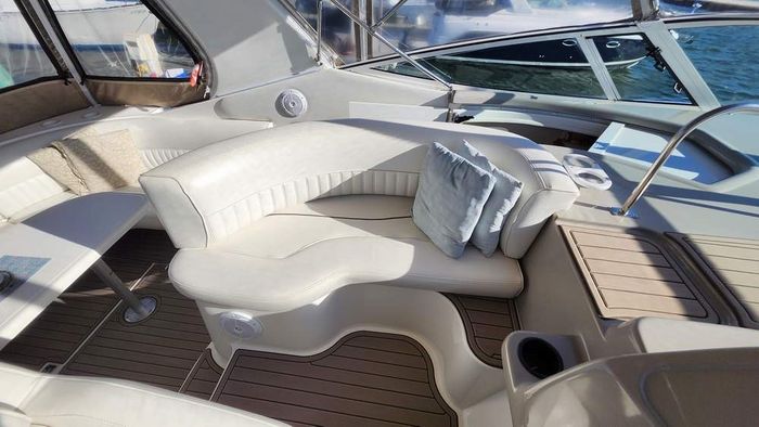 2001 Cruisers Yachts 3572 Express MC Photo 11 of 23