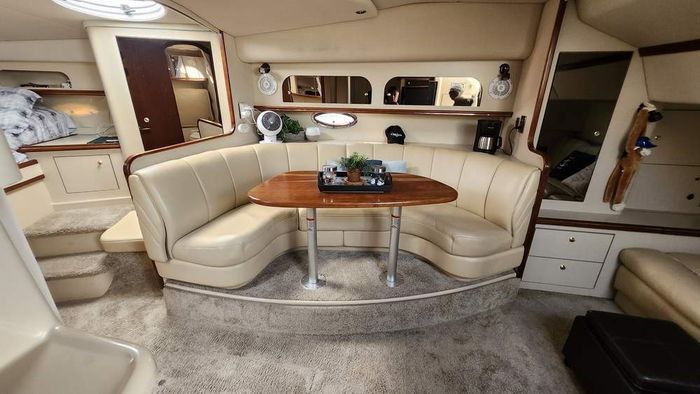 2001 Cruisers Yachts 3572 Express MC Photo 15 of 23