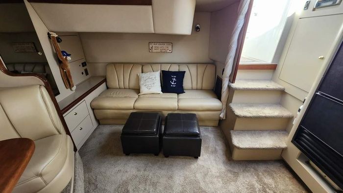 2001 Cruisers Yachts 3572 Express MC Photo 13 of 23