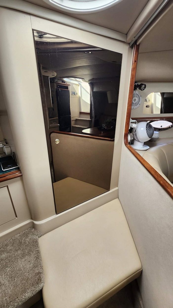 2001 Cruisers Yachts 3572 Express MC Photo 20 of 23