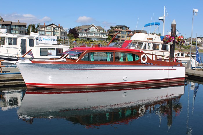 Chris Craft Super Deluxe Enclosed 1952 Used Boat For Sale In