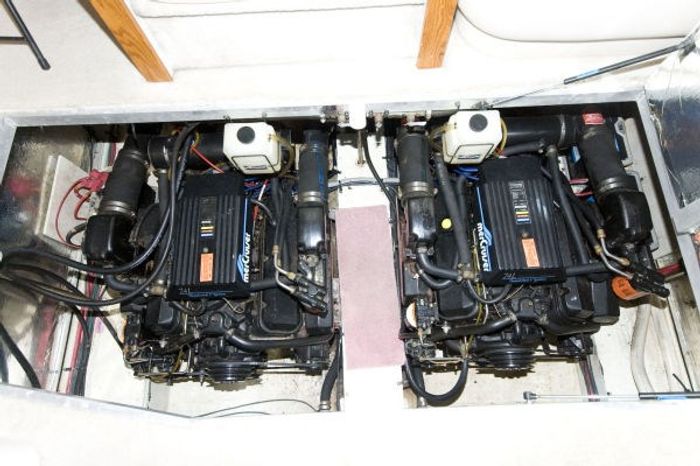 1997 Cruisers Yachts 3650 Motor Yacht Photo 40 of 40