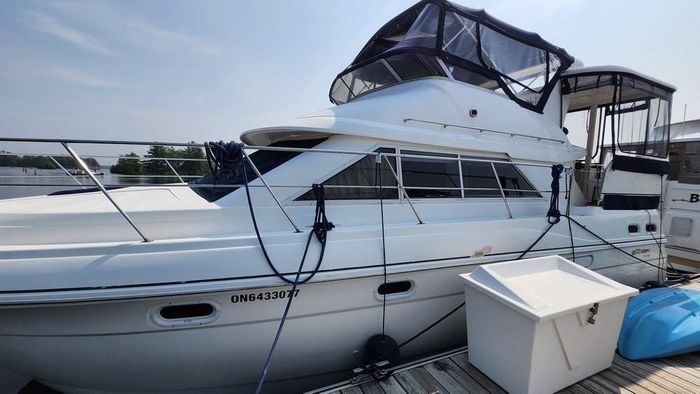 1997 Cruisers Yachts 3650 Motor Yacht Photo 2 of 40