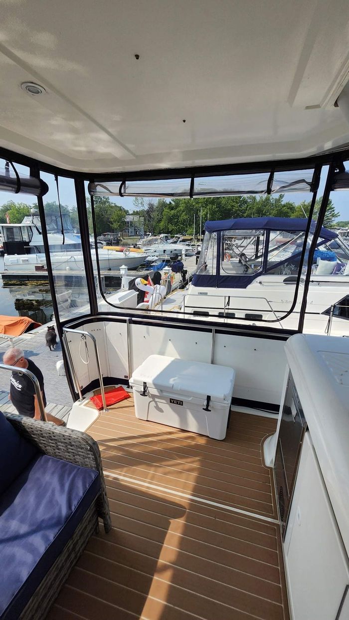 1997 Cruisers Yachts 3650 Motor Yacht Photo 19 of 40