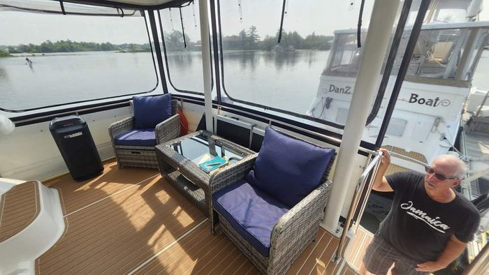 1997 Cruisers Yachts 3650 Motor Yacht Photo 17 of 40