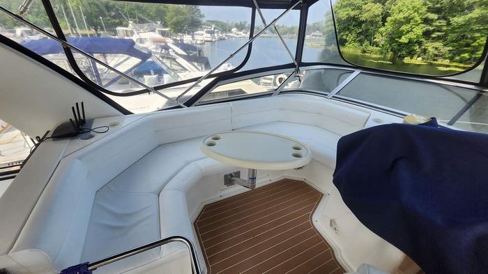 1997 Cruisers Yachts 3650 Motor Yacht Photo 13 of 40