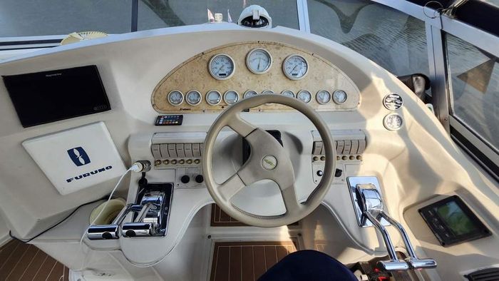 1997 Cruisers Yachts 3650 Motor Yacht Photo 5 of 40