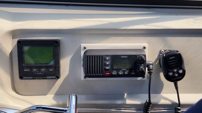 1997 Cruisers Yachts 3650 Motor Yacht Photo 7 of 40