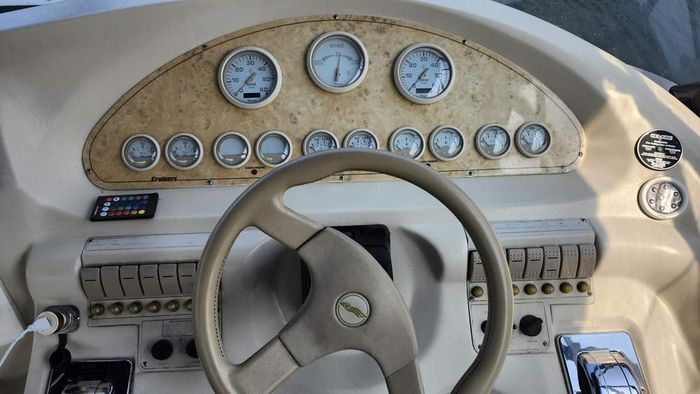 1997 Cruisers Yachts 3650 Motor Yacht Photo 6 of 40