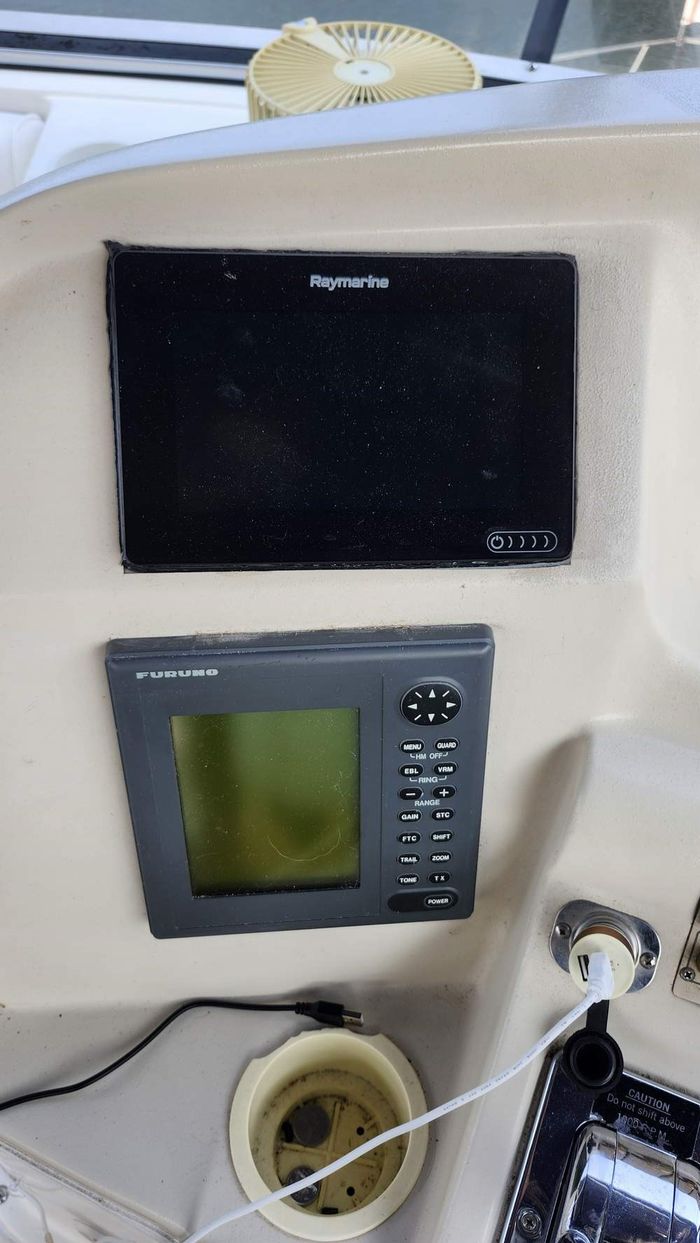 1997 Cruisers Yachts 3650 Motor Yacht Photo 8 of 40