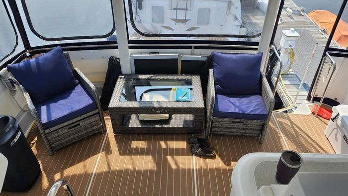 1997 Cruisers Yachts 3650 Motor Yacht Photo 18 of 40