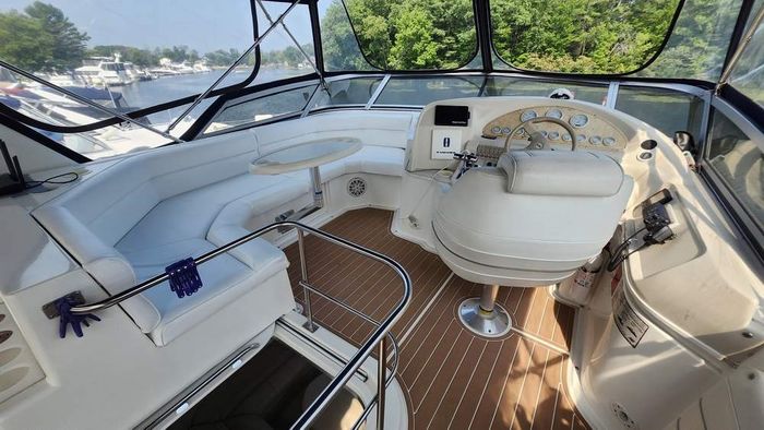 1997 Cruisers Yachts 3650 Motor Yacht Photo 12 of 40