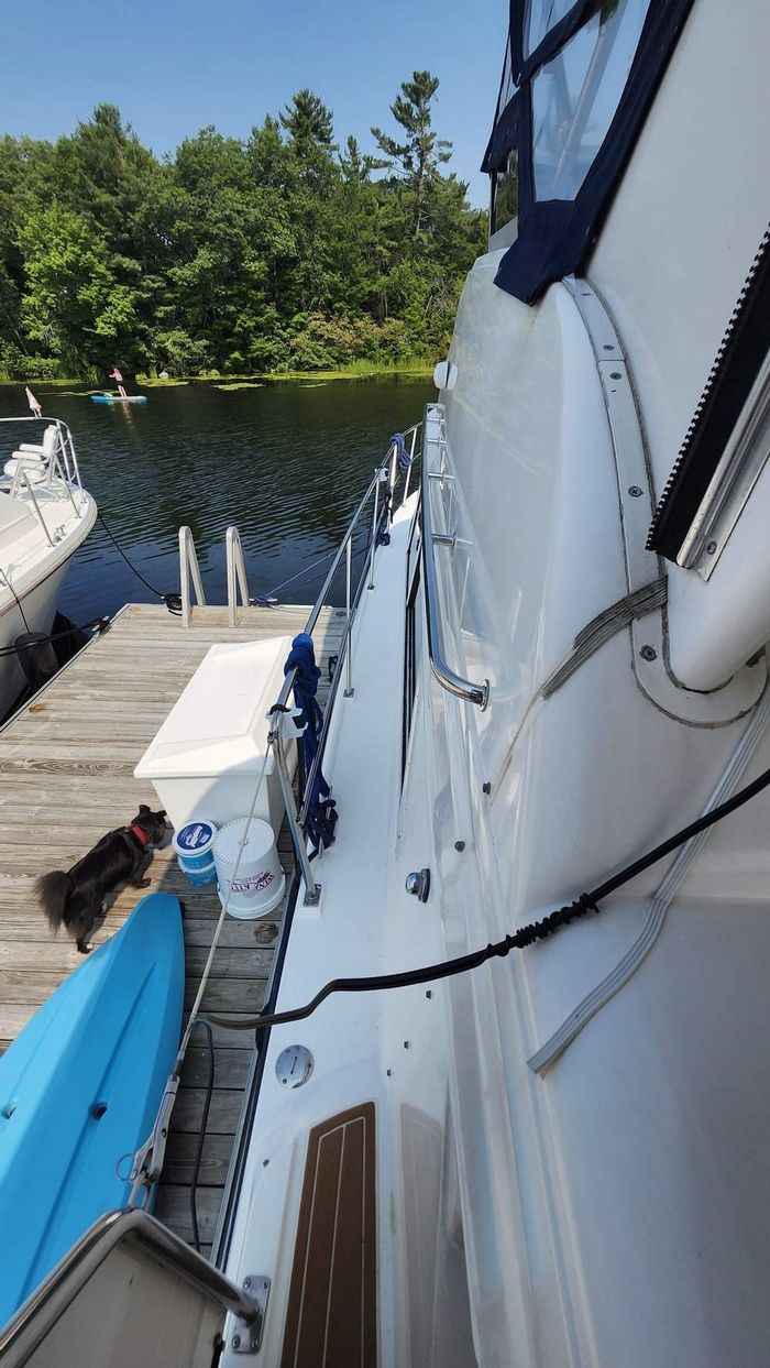 1997 Cruisers Yachts 3650 Motor Yacht Photo 4 of 40