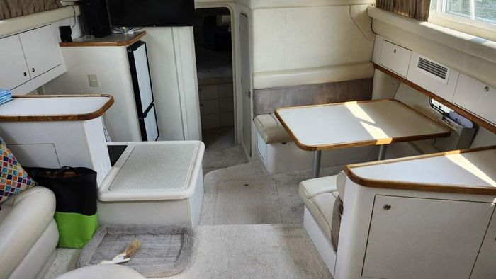 1997 Cruisers Yachts 3650 Motor Yacht Photo 21 of 40