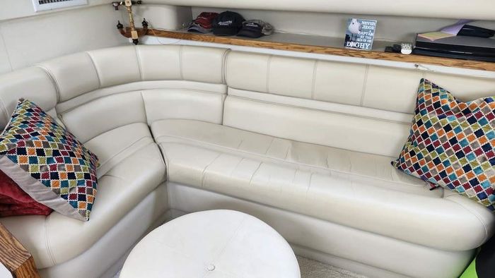 1997 Cruisers Yachts 3650 Motor Yacht Photo 22 of 40