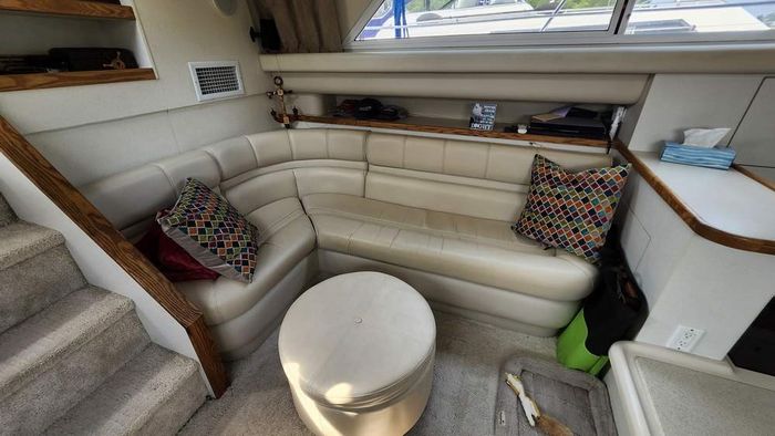 1997 Cruisers Yachts 3650 Motor Yacht Photo 23 of 40