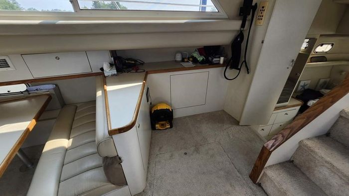 1997 Cruisers Yachts 3650 Motor Yacht Photo 24 of 40