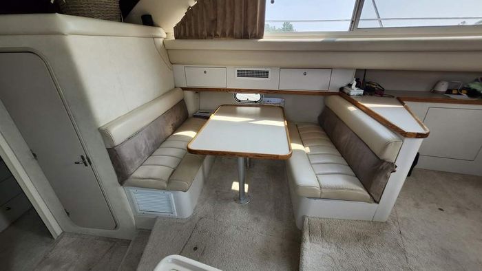 1997 Cruisers Yachts 3650 Motor Yacht Photo 25 of 40