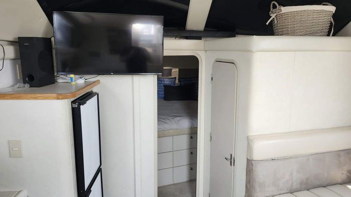 1997 Cruisers Yachts 3650 Motor Yacht Photo 28 of 40