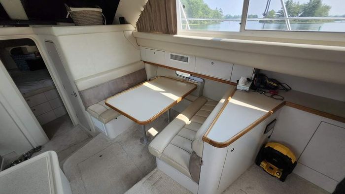 1997 Cruisers Yachts 3650 Motor Yacht Photo 33 of 40