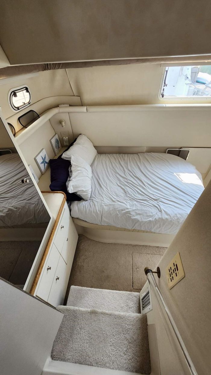 1997 Cruisers Yachts 3650 Motor Yacht Photo 34 of 40