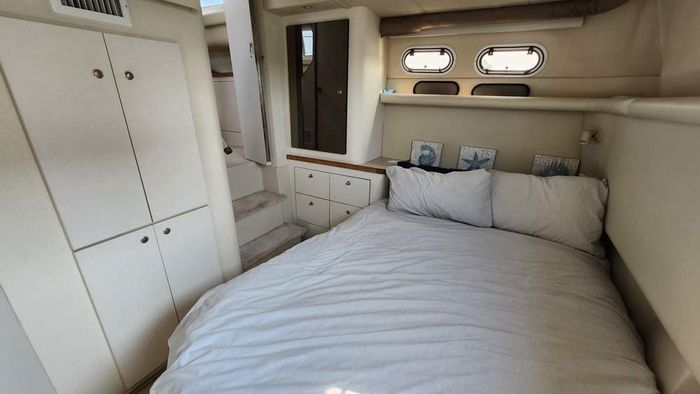 1997 Cruisers Yachts 3650 Motor Yacht Photo 36 of 40