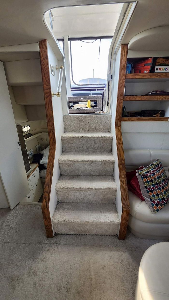 1997 Cruisers Yachts 3650 Motor Yacht Photo 20 of 40