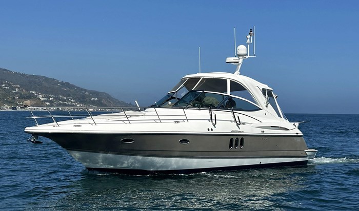 2008 Cruisers Yachts 420 Express Photo 1 of 33