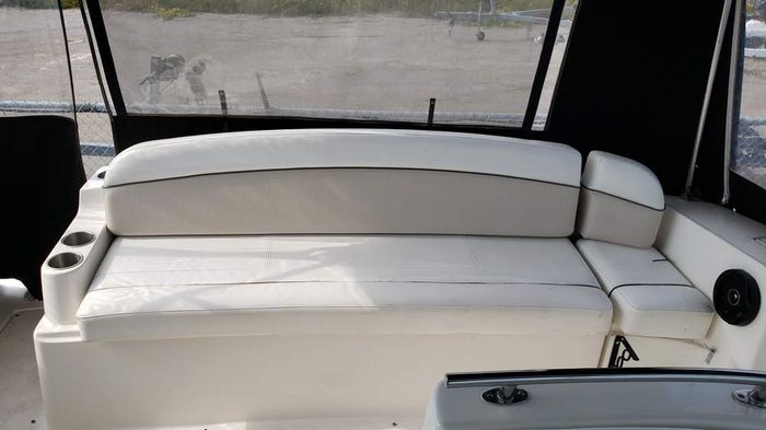 2006 Rinker 342 Fiesta Vee Photo 13 of 25