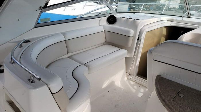 2006 Rinker 342 Fiesta Vee Photo 14 of 25