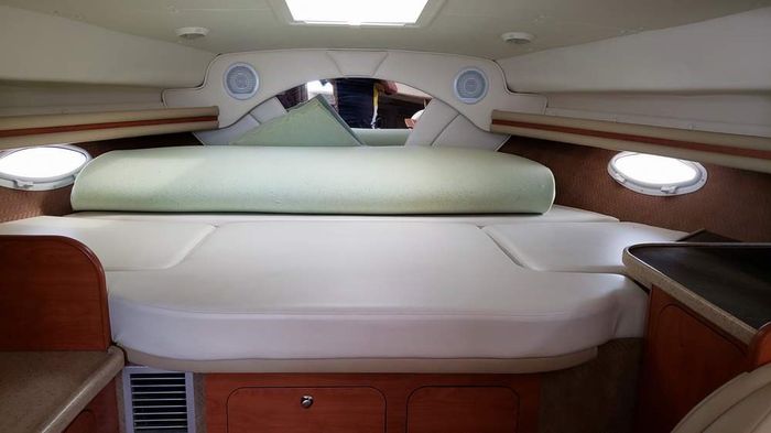 2006 Rinker 342 Fiesta Vee Photo 20 of 25