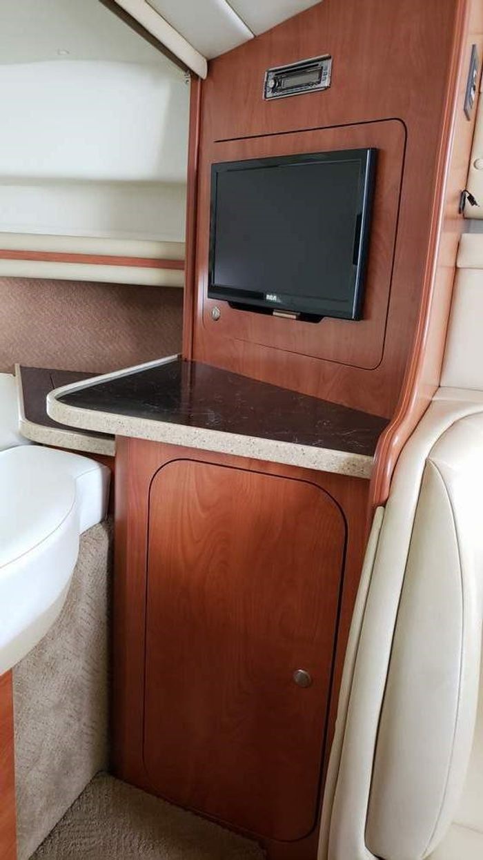 2006 Rinker 342 Fiesta Vee Photo 21 of 25