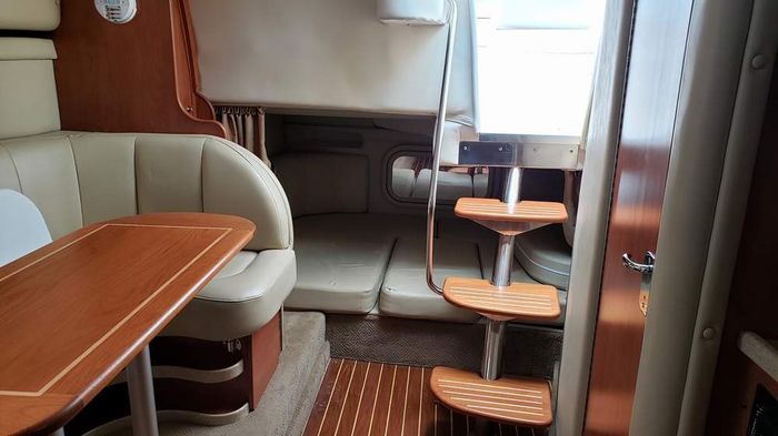 2006 Rinker 342 Fiesta Vee Photo 17 of 25