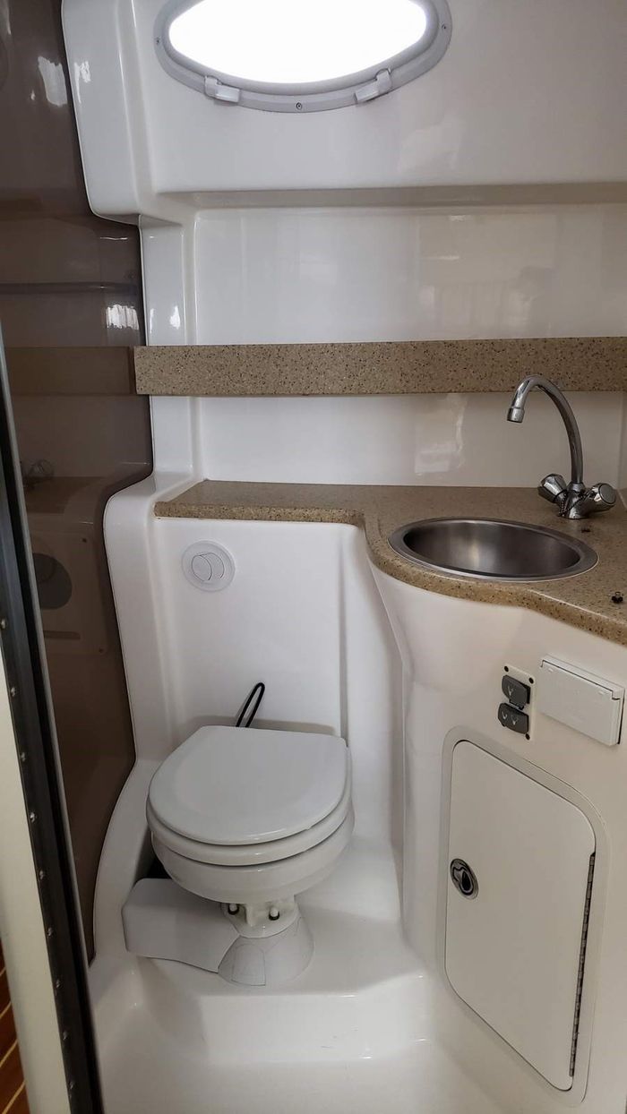 2006 Rinker 342 Fiesta Vee Photo 24 of 25