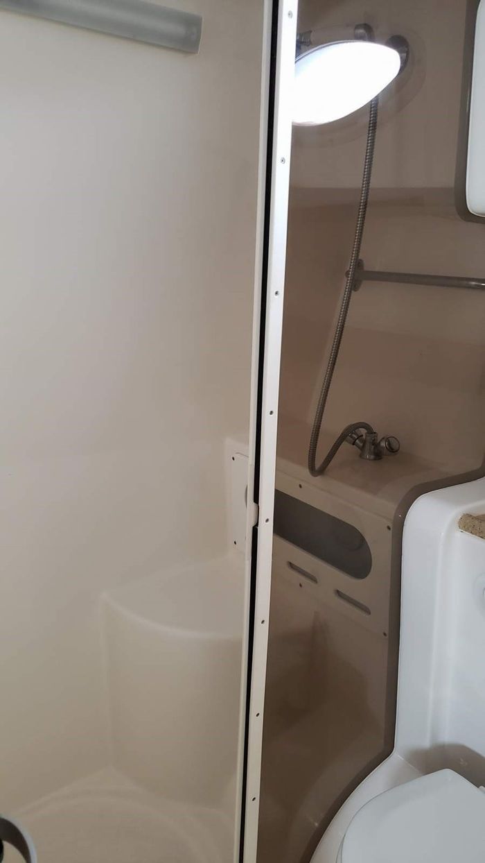 2006 Rinker 342 Fiesta Vee Photo 25 of 25