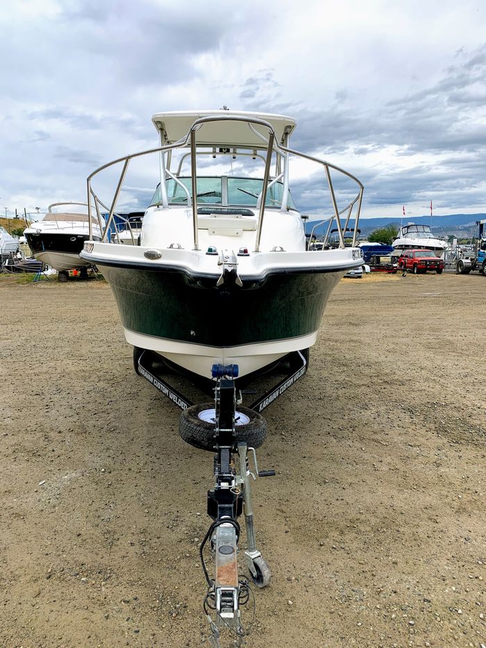 Trophy 2352 Walkaround 2005 Used Boat for Sale in Kelowna, British