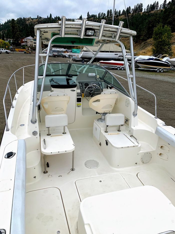 Trophy 2352 Walkaround 2005 Used Boat for Sale in Kelowna, British