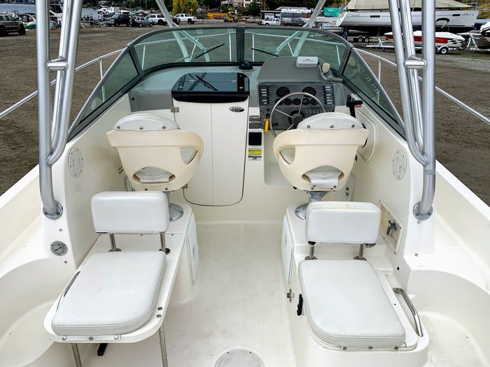 Trophy 2352 Walkaround 2005 Used Boat for Sale in Kelowna, British