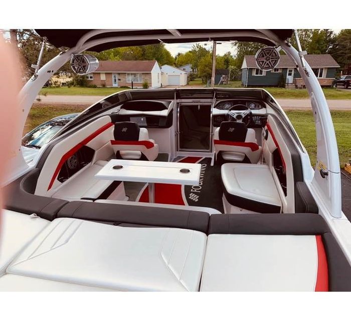 2015 Four Winns 265 SS Photo 3 of 10