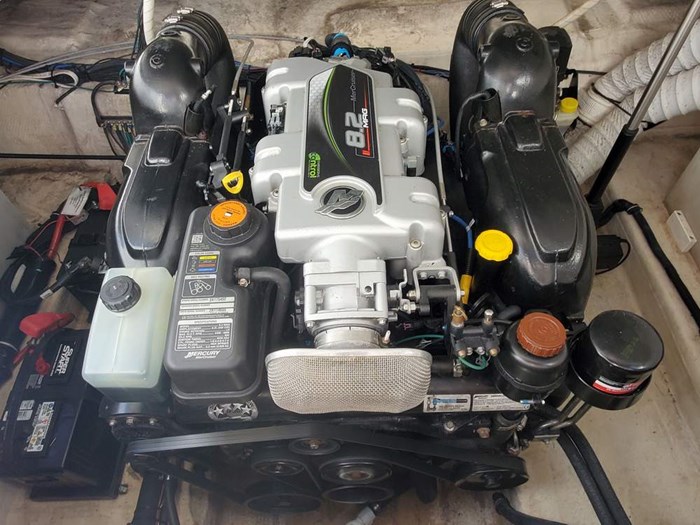 2014 Rinker 290 Express MC Photo 21 sur 21