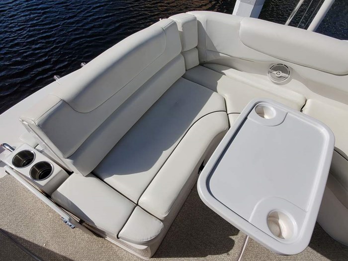 2014 Rinker 290 Express MC Photo 9 sur 21