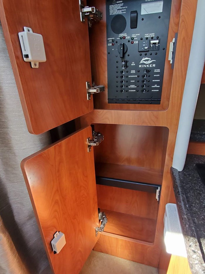 2014 Rinker 290 Express MC Photo 10 sur 21