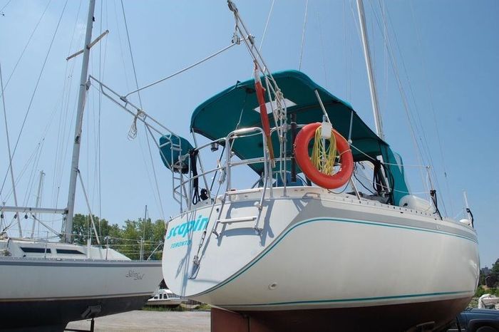 CS33 33 1982 Used Boat for Sale in Beaupre, Quebec - BoatDealers.ca