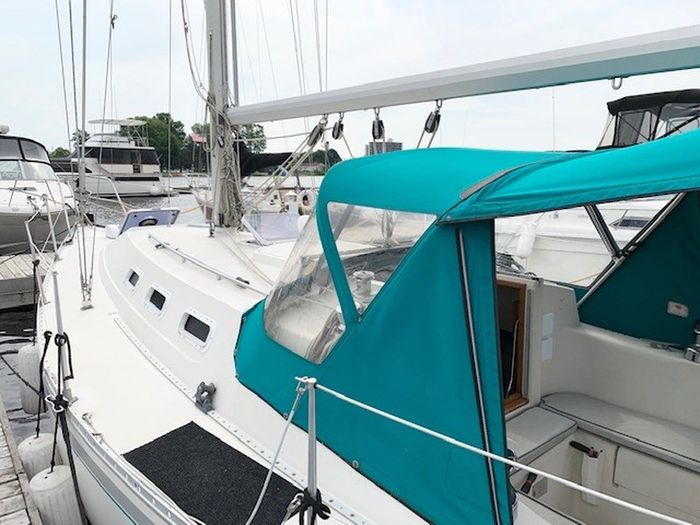 CS33 33 1982 Used Boat for Sale in Beaupre, Quebec - BoatDealers.ca