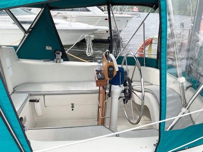 CS33 33 1982 Used Boat for Sale in Beaupre, Quebec - BoatDealers.ca