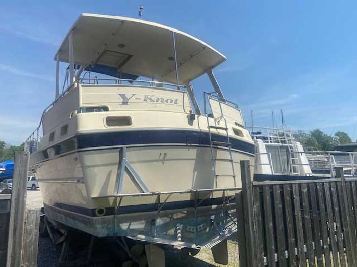 1987 Vista 37 Trawler Photo 2 of 27