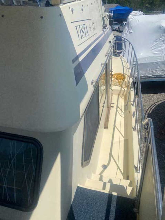 1987 Vista 37 Trawler Photo 3 of 27