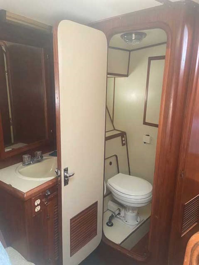 1987 Vista 37 Trawler Photo 25 of 27