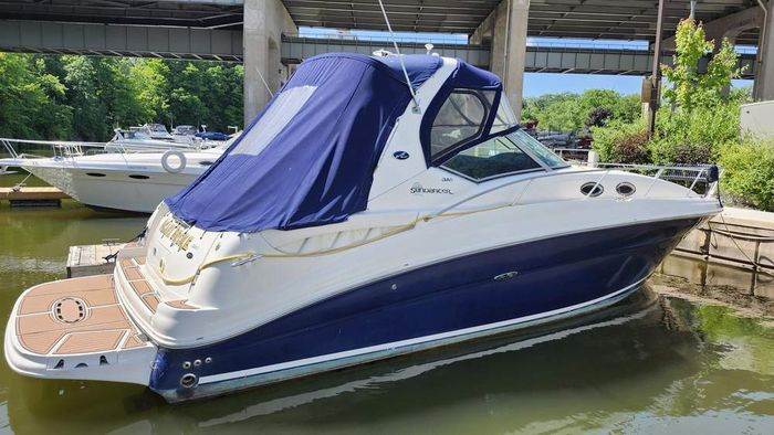2005 Sea Ray 320 Sundancer Photo 2 of 30